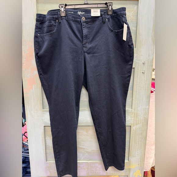 Style & Co Curvy Fit Skinny Jeans - Picture 1 of 3